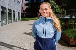 Sædís Rún spilar fótbolta með íslenska landsliðinu