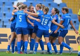 Ísland mætir heimsmeisturum í fótbolta