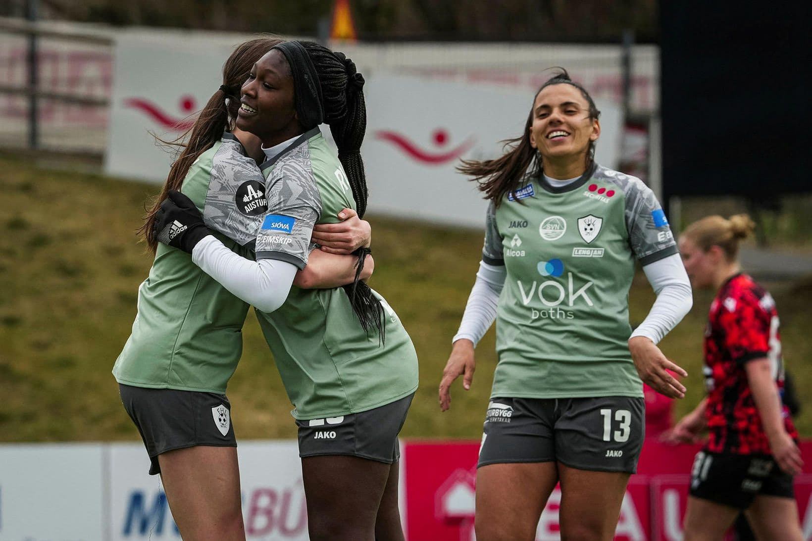 FHL og Selfoss vinna í fótbolta