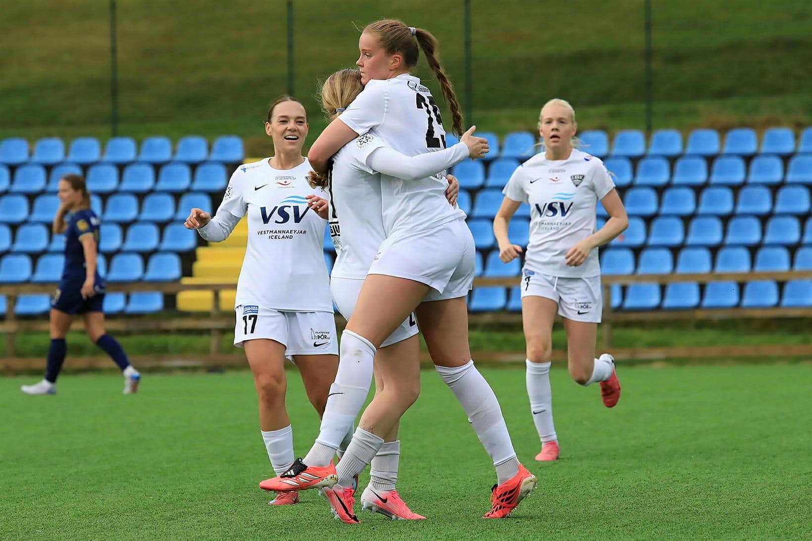Spennandi fótboltaleikur í Vestmannaeyjum