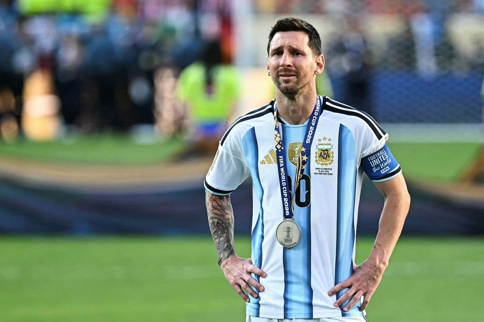 Messi grætur eftir tap