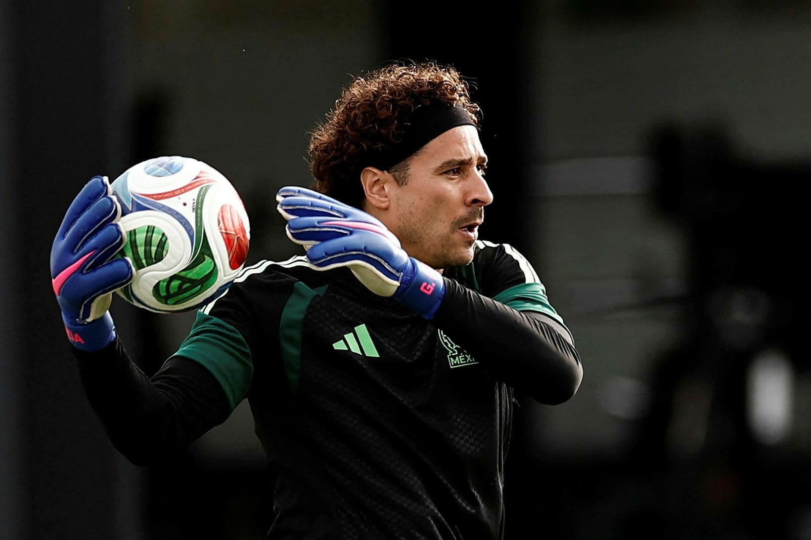 Guillermo Ochoa fær að spila í Mexíkó