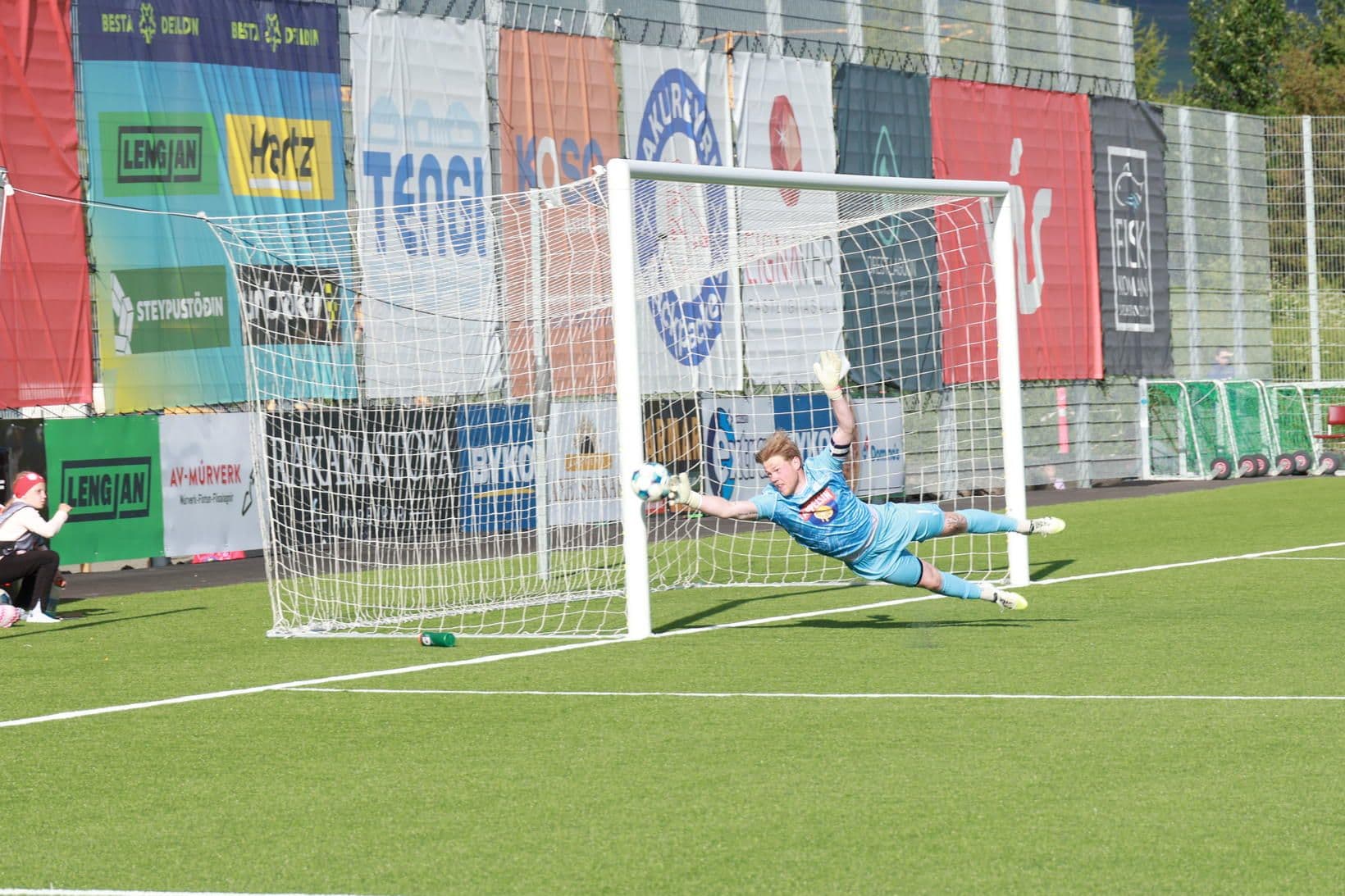 Markvörður skorar ótrúlegt mark