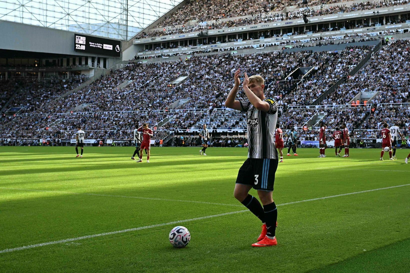 Manchester United fylgist með Lewis Hall