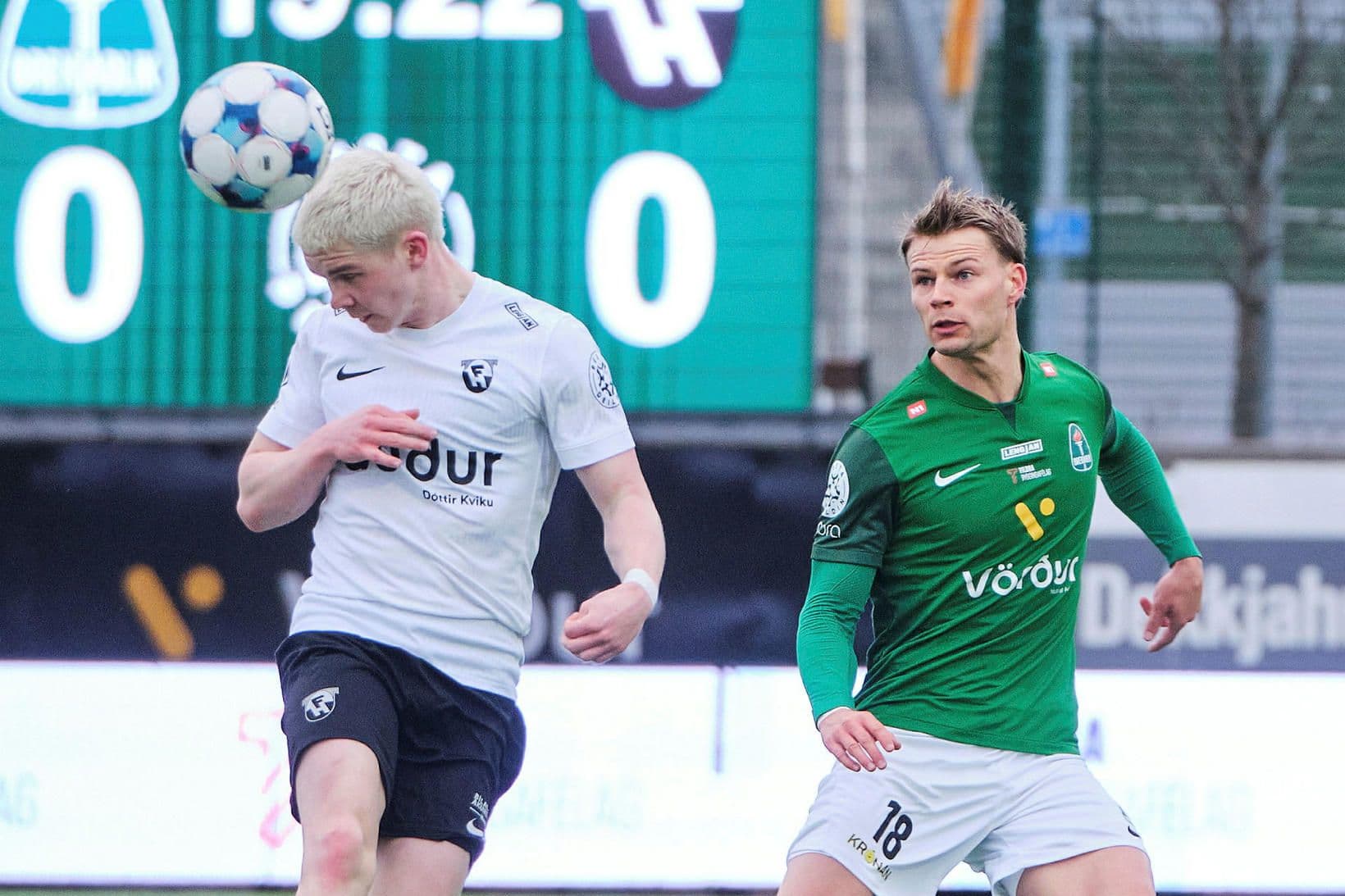 Gils skrifar undir nýjan samning