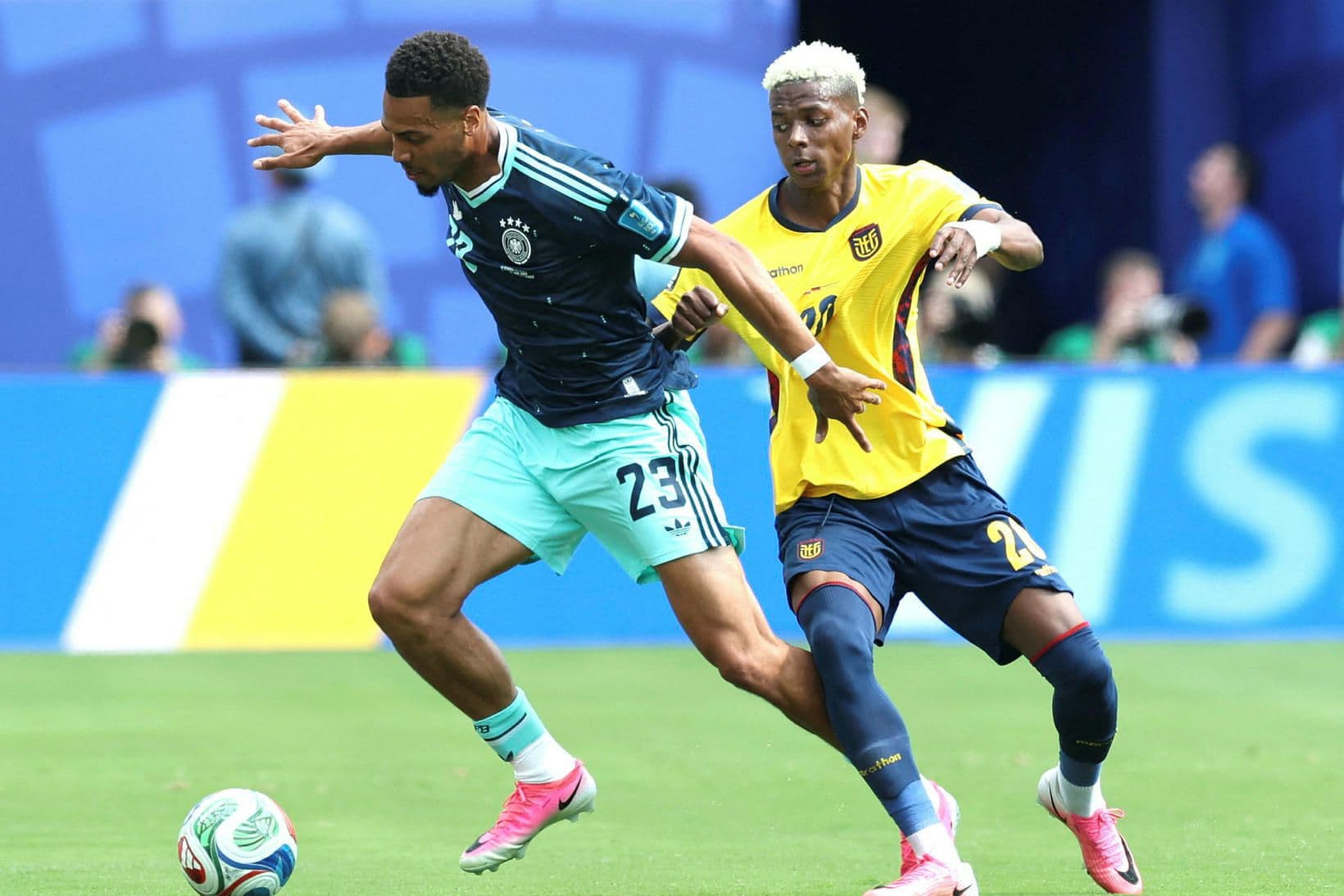 Newcastle hefur áhuga á Felix Nmecha