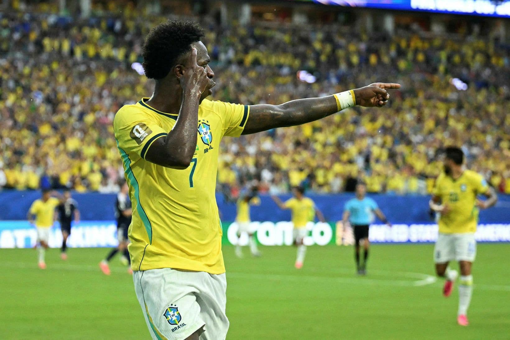 Brasilía vinnur Skotland í fótbolta