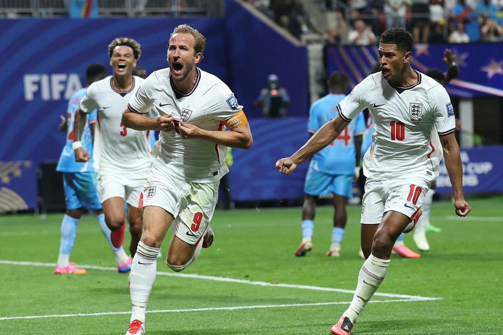 Harry Kane skorar tvö mörk fyrir England