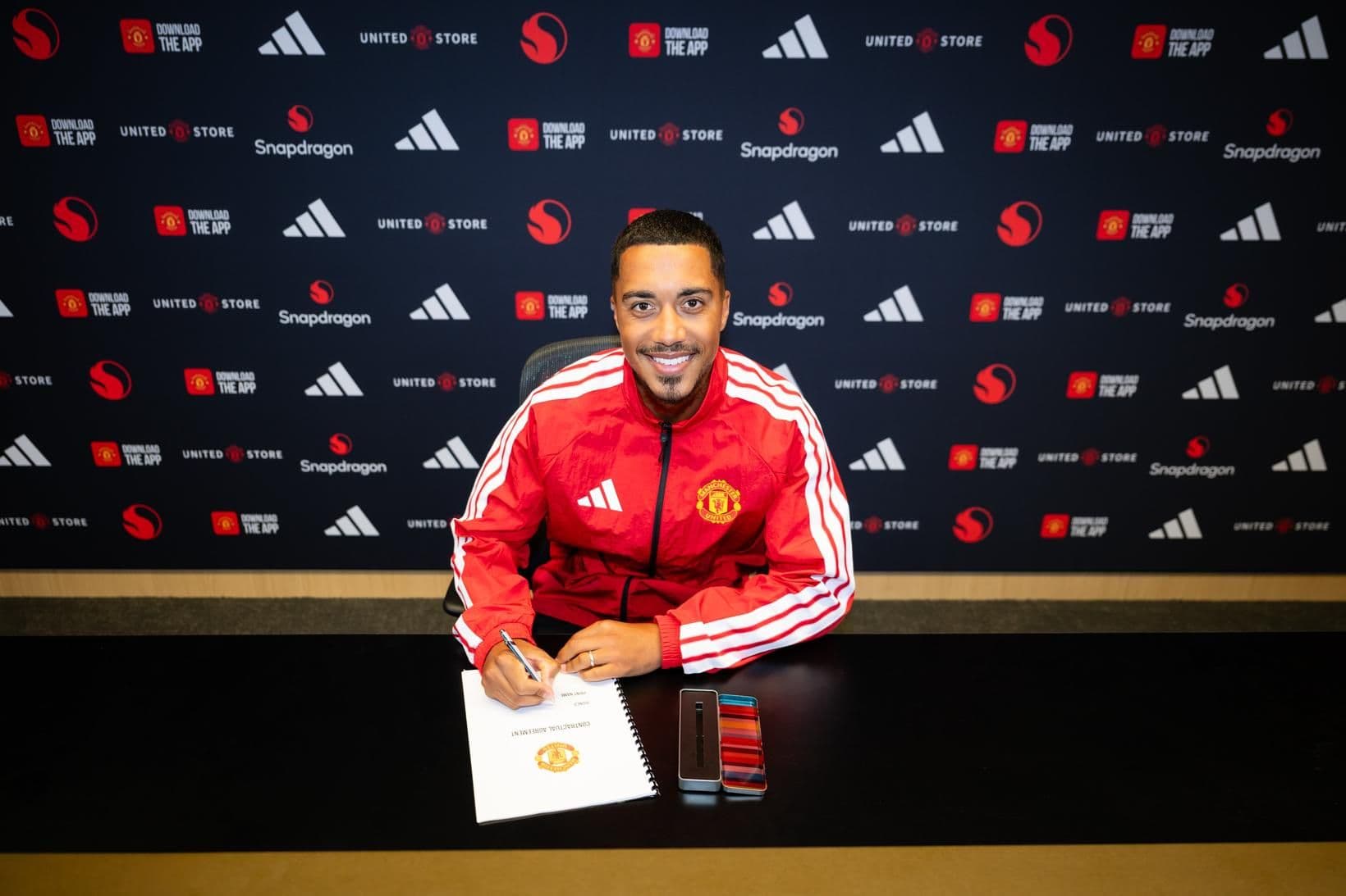 Youri Tielemans gengur til liðs við Manchester United