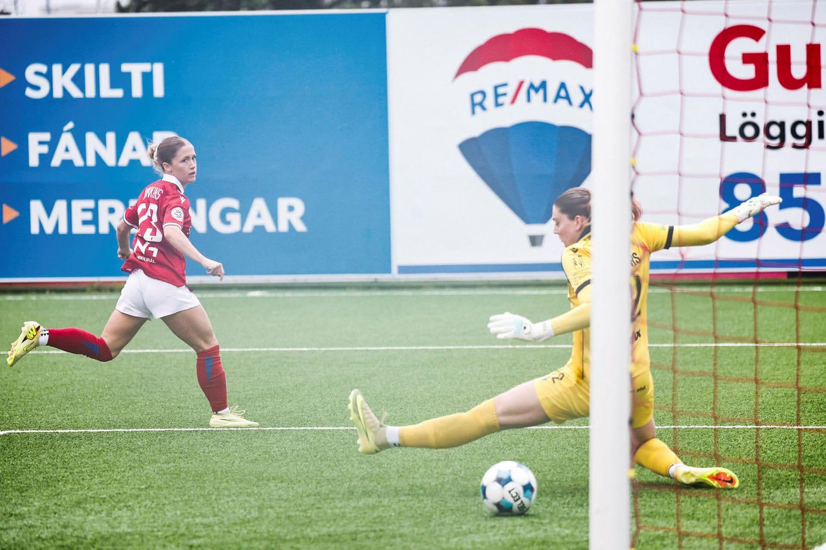 Valur vinnur Víking í fótboltaleik