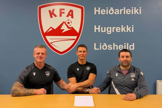 Eggert Gunnþór heldur áfram að þjálfa