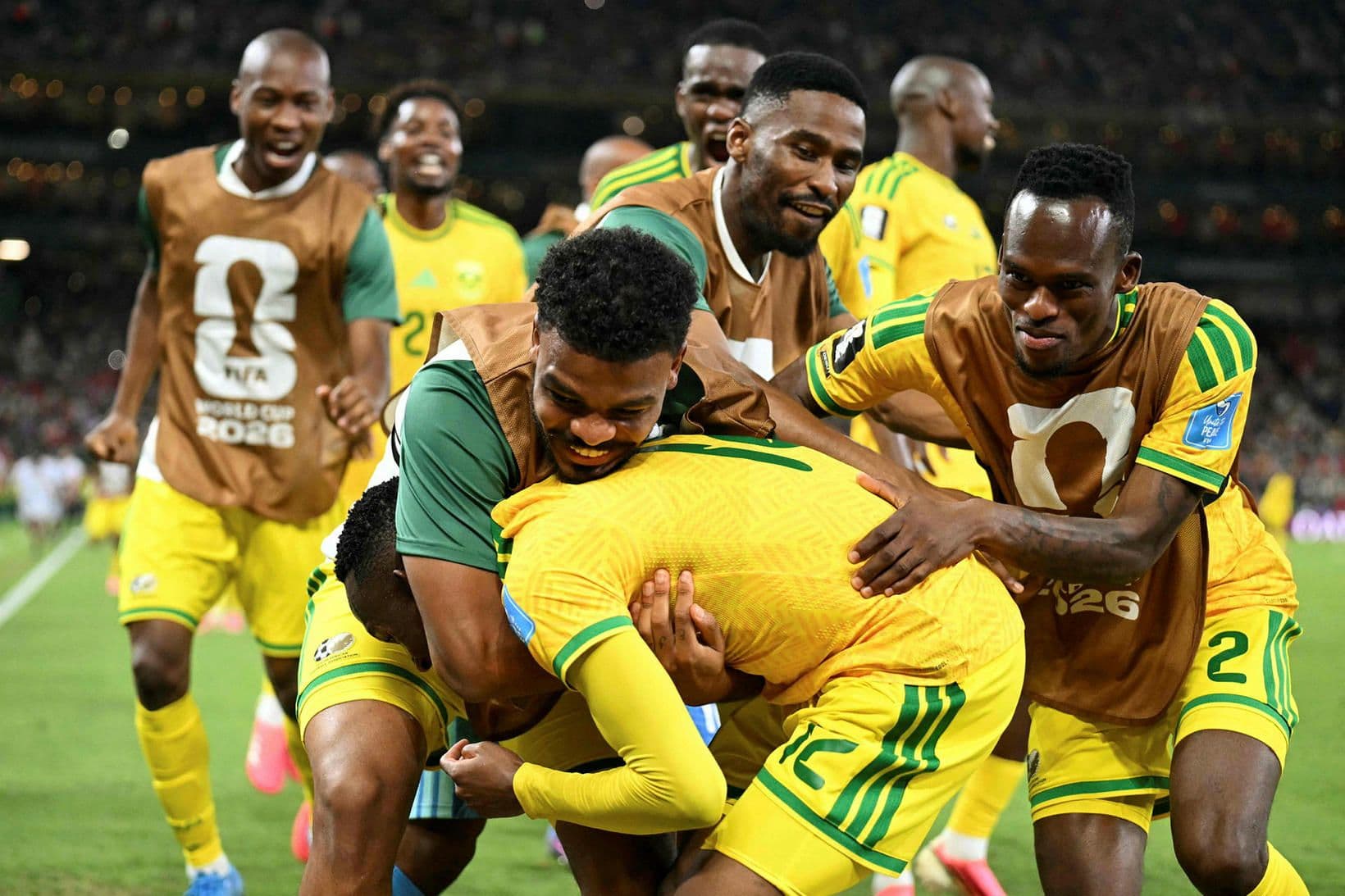 Suður-Afríka og Mexíkó halda áfram í fótboltamóti