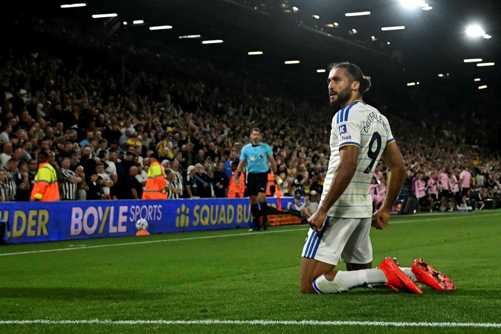 Dominic Calvert-Lewin skorar fyrir Leeds