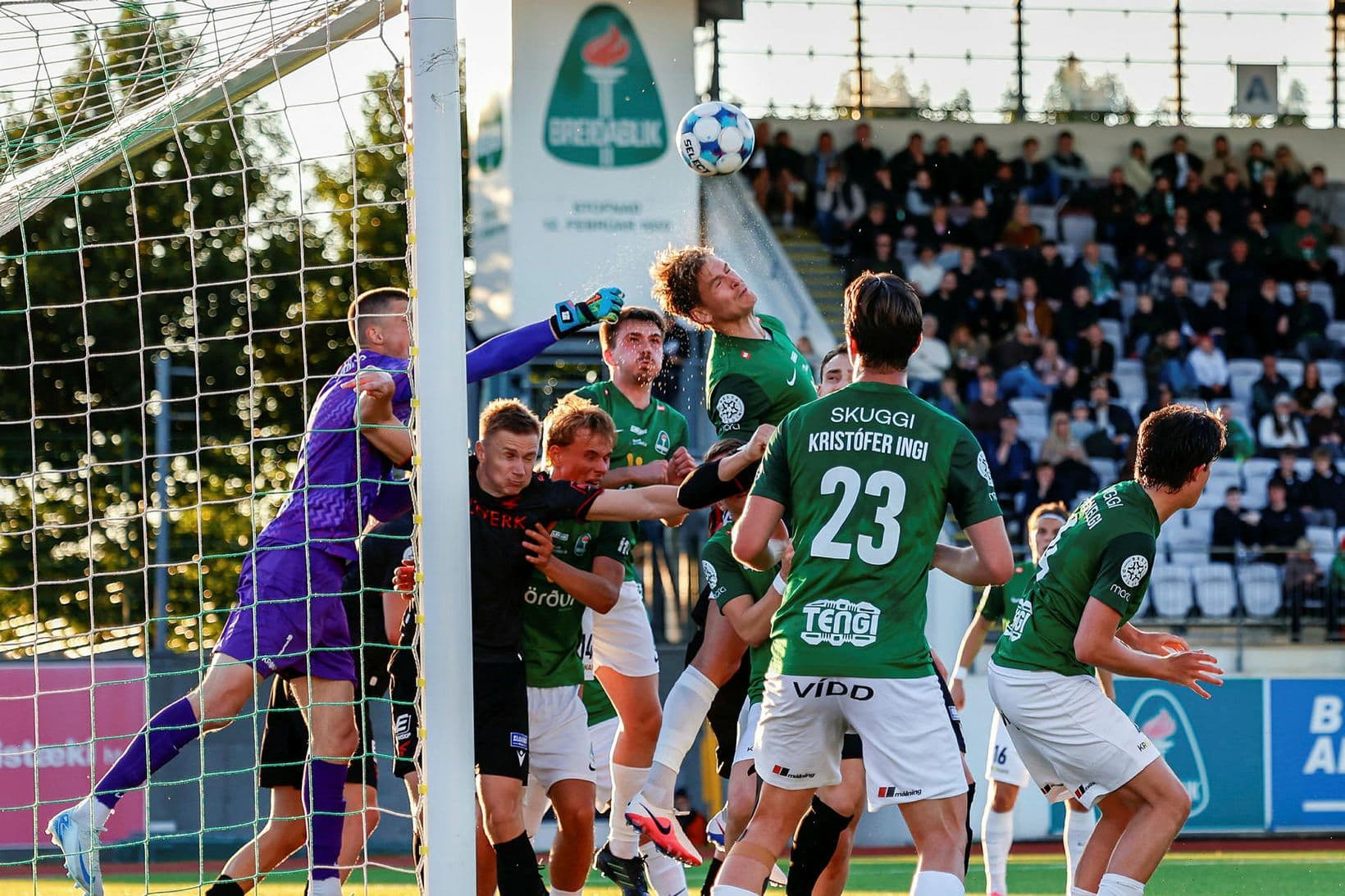 Valur vinnur Breiðablik 3:1