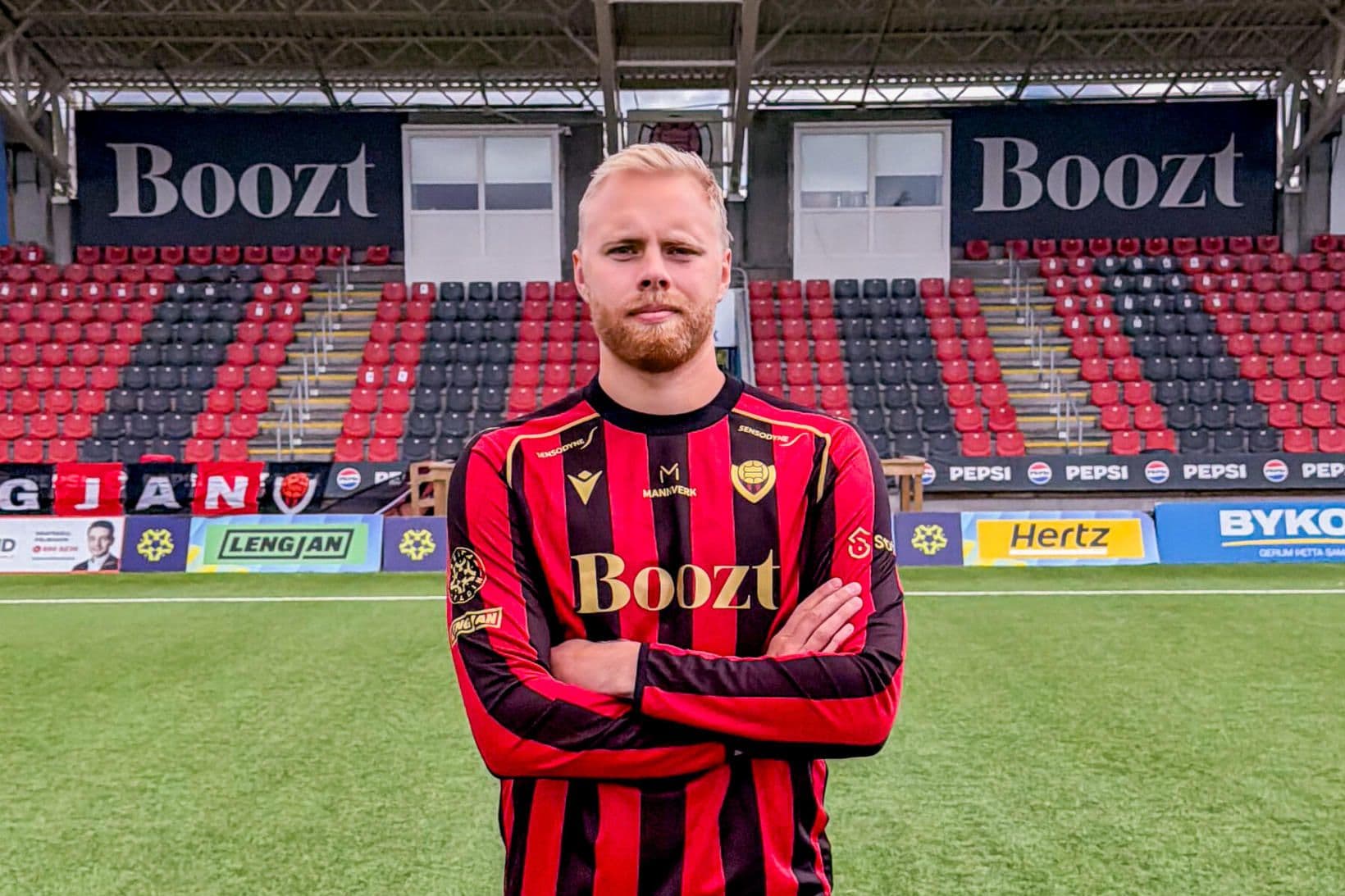 Sveinn Aron spilar með Víkingi