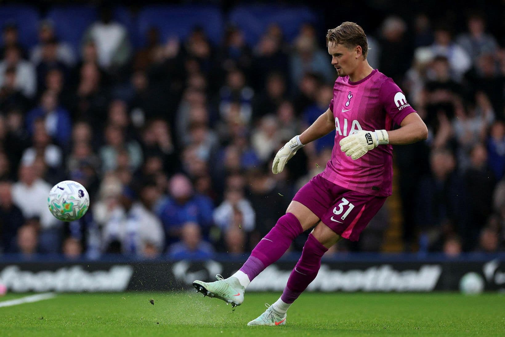Antonin Kinsky fær nýjan samning hjá Tottenham