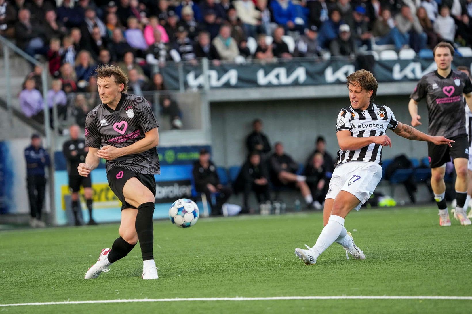 Spennandi fótboltaleikur milli Fram og KR