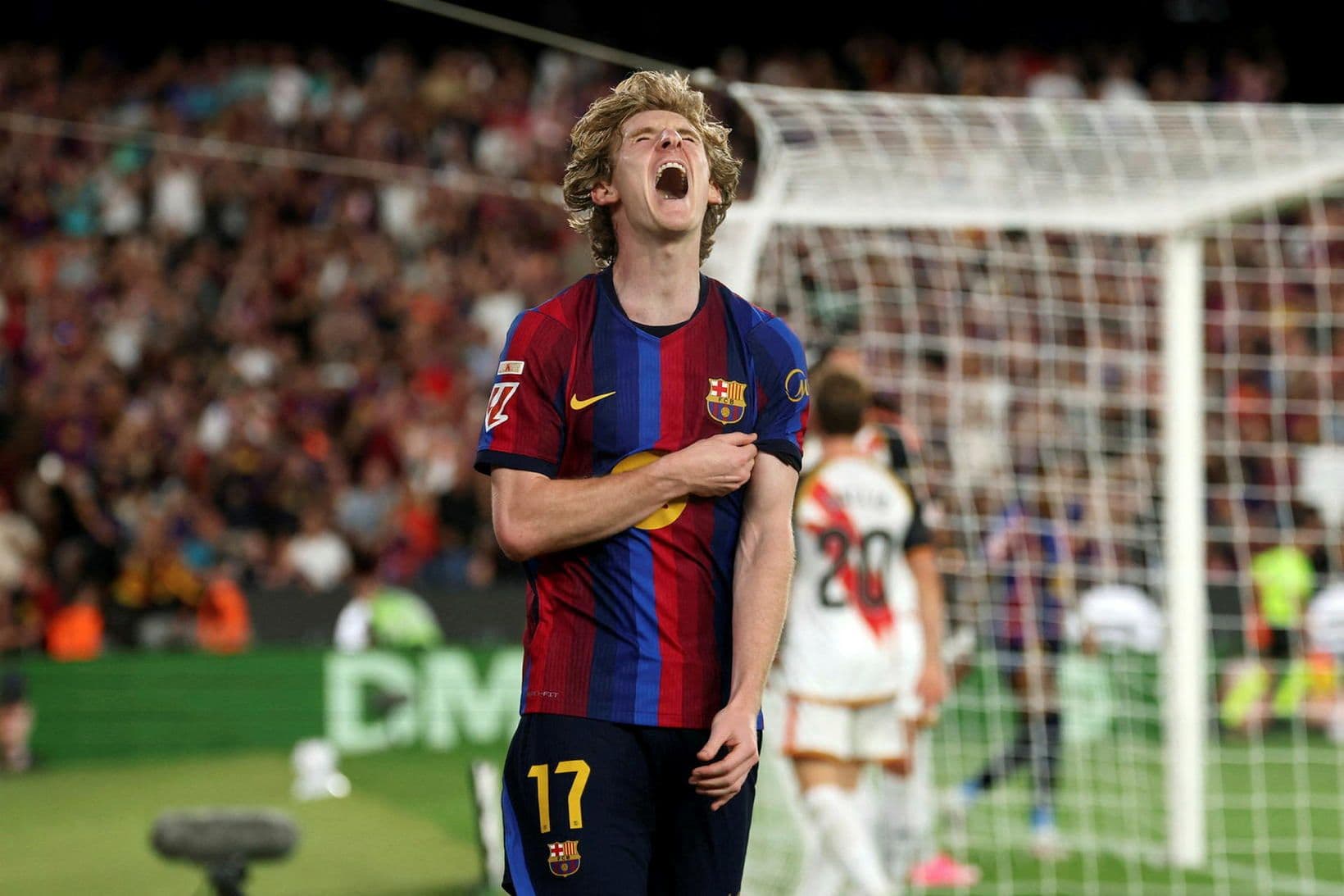 Anthony Gordon spilar vel með Barcelona